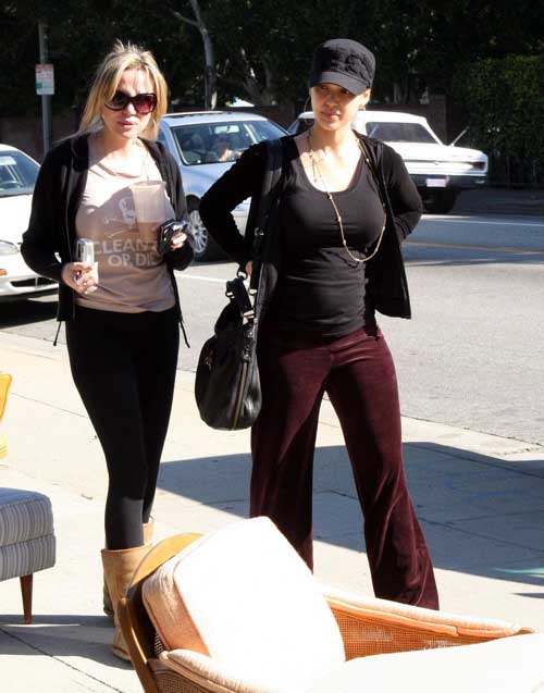 Jessica Alba pregnant boobs