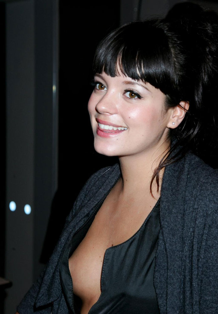Lilly Allen huge nipple