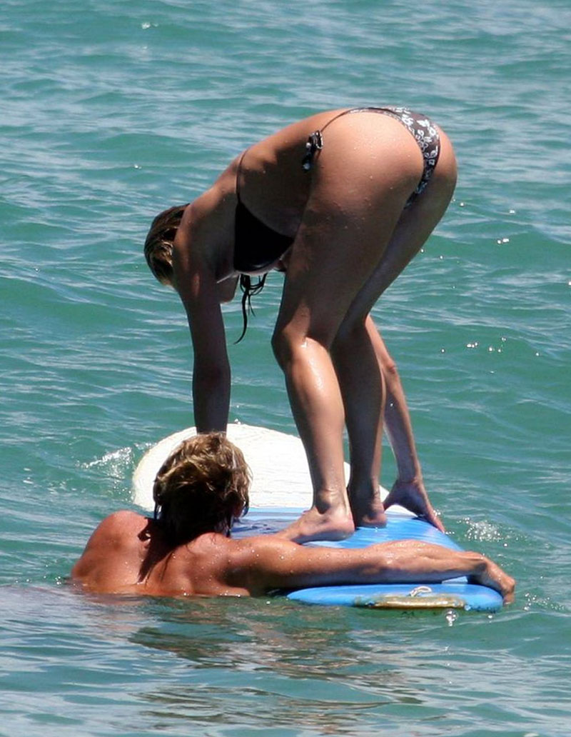 Jennifer Aniston Surf
