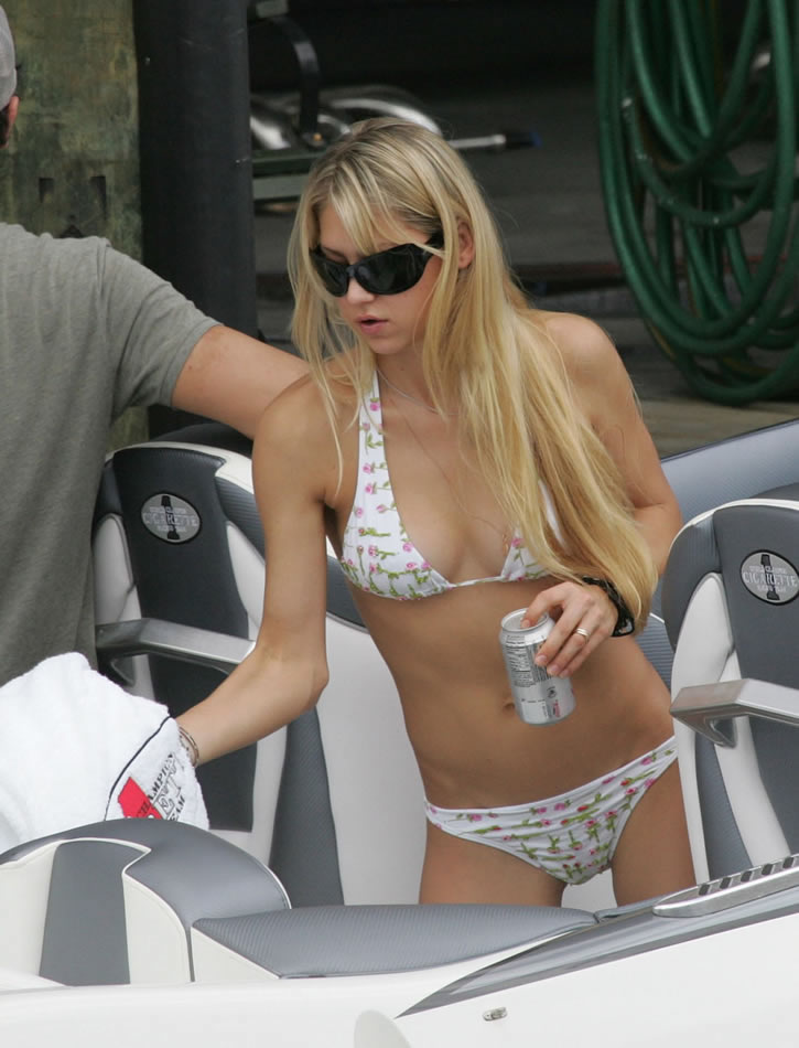 Kournikova bikini
