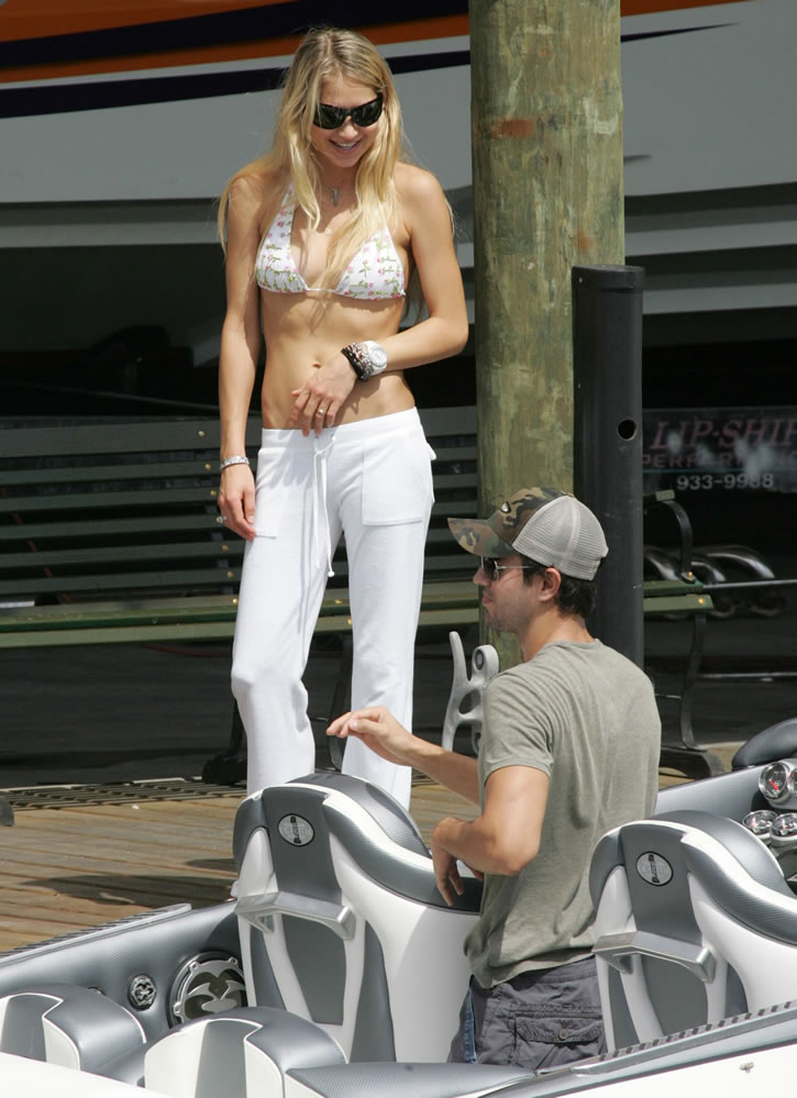 Kournikova bikini
