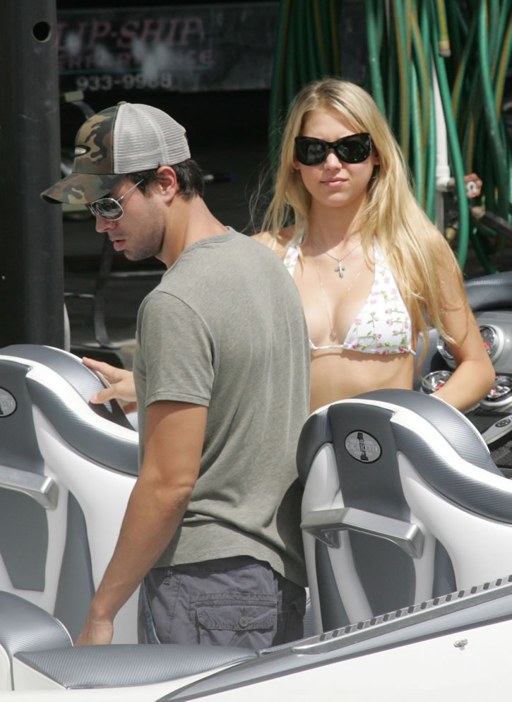 Kournikova bikini
