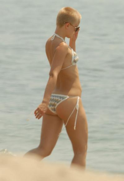 Mena Suvari Bald bikini